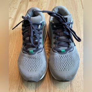 Brooks Aerial 20 Women’s Sz 9 Wide - Running Athletic Shoes Gray/Green